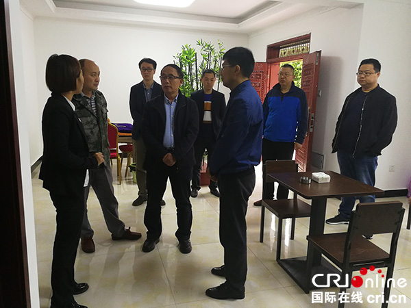 图片默认标题_fororder_鲜仕荃一行实地查看商圈党建工作