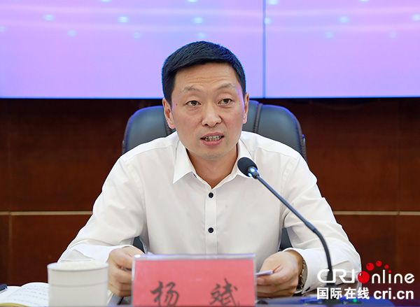 图片默认标题_fororder_大安区委副书记、区长杨斌讲话