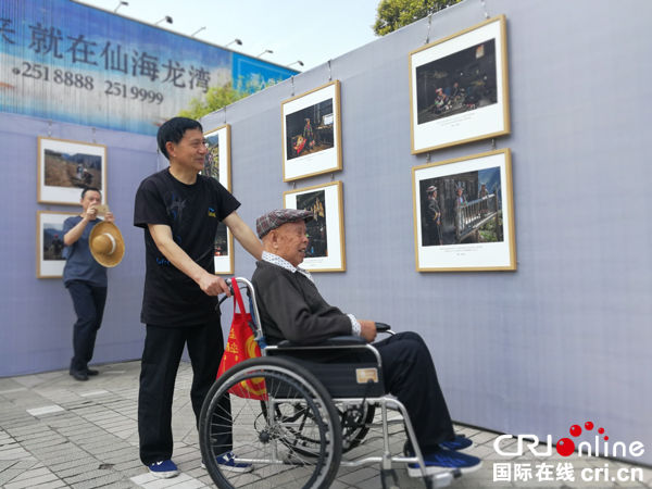 图片默认标题_fororder_图片展览一角（摄影杨明）