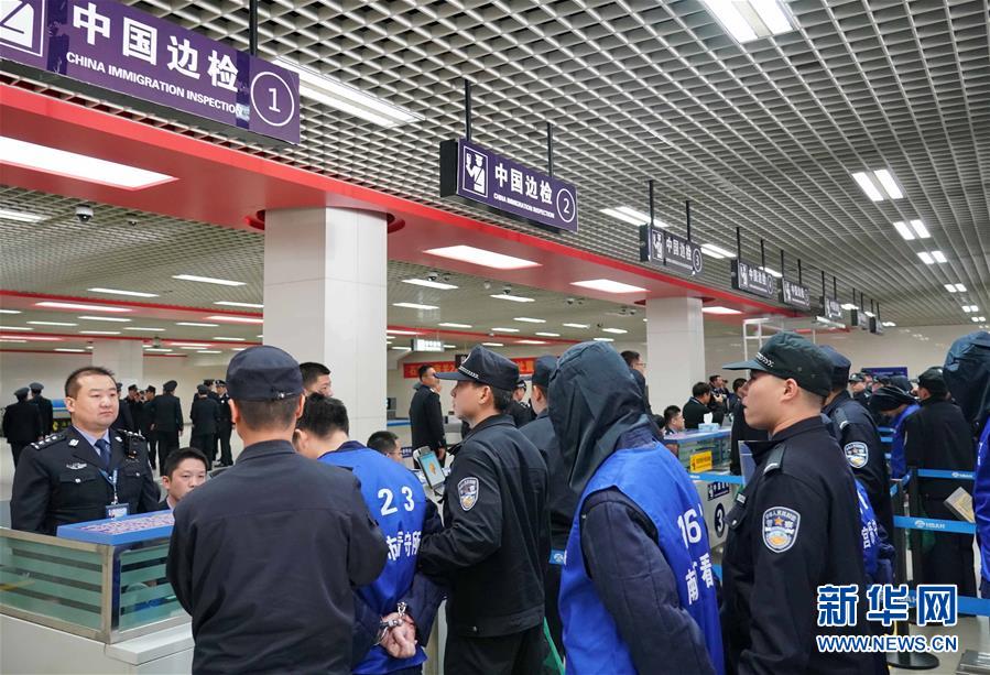 新华网■河北省公安机关在菲律宾捣毁一特大电信诈骗窝点