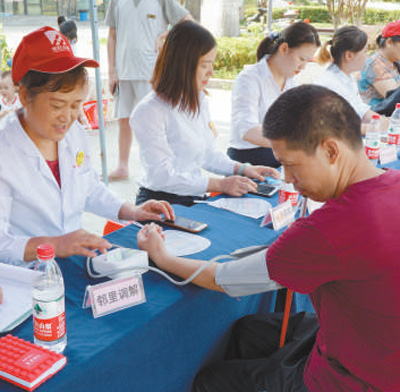 「人民日报」用志愿服务实现“美好”(人民眼·城乡接合部社