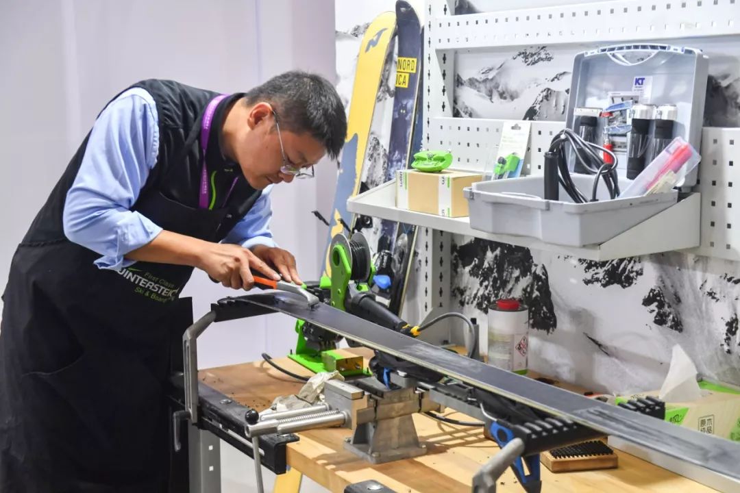 #央视新闻#修高铁、管陵墓、滑雪场管理……高职院校专业上新啦！