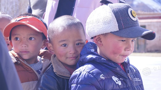 全球搜公益之行——用爱心凝聚温暖 圆山区学子一个校服梦 全球搜公益之行——用爱心凝聚温暖 圆山区学子一个校服梦