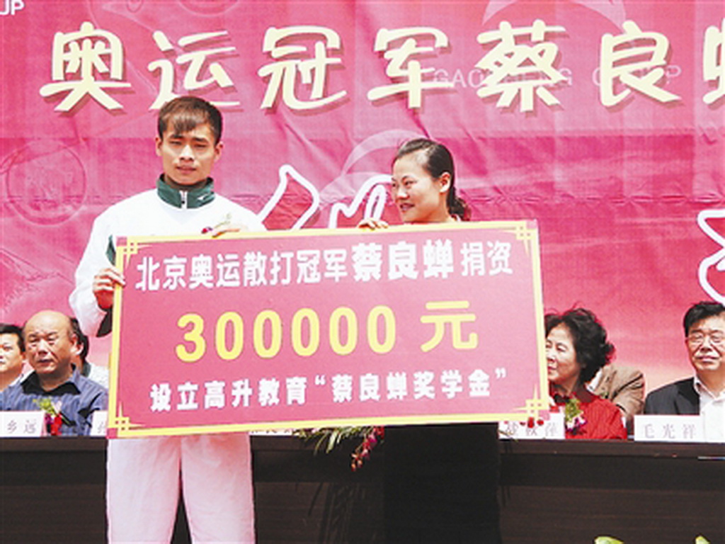 中国最富拳王完爆一龙 网曝其曾是看场小弟