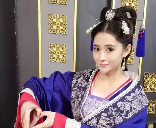 李心艾曾像昆凌现成撞脸王《锦绣未央》里美过唐嫣?