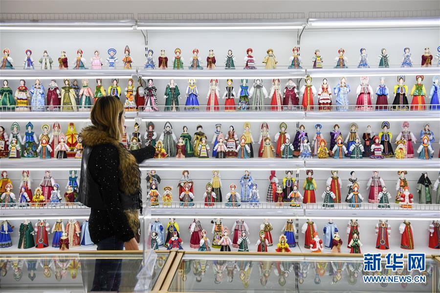 「新华网」俄罗斯姑娘维多利亚：我在满洲里做生意