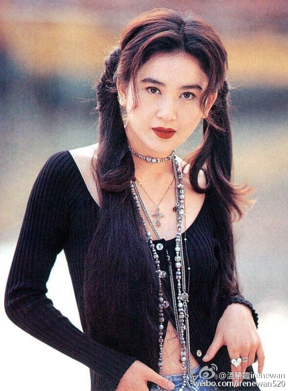 温碧霞晒早期青涩照 浓眉大眼极具东方美(组图