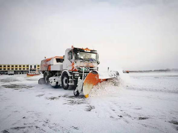 （已修改）【黑龙江】【供稿】哈尔滨机场积极应对大雪天气