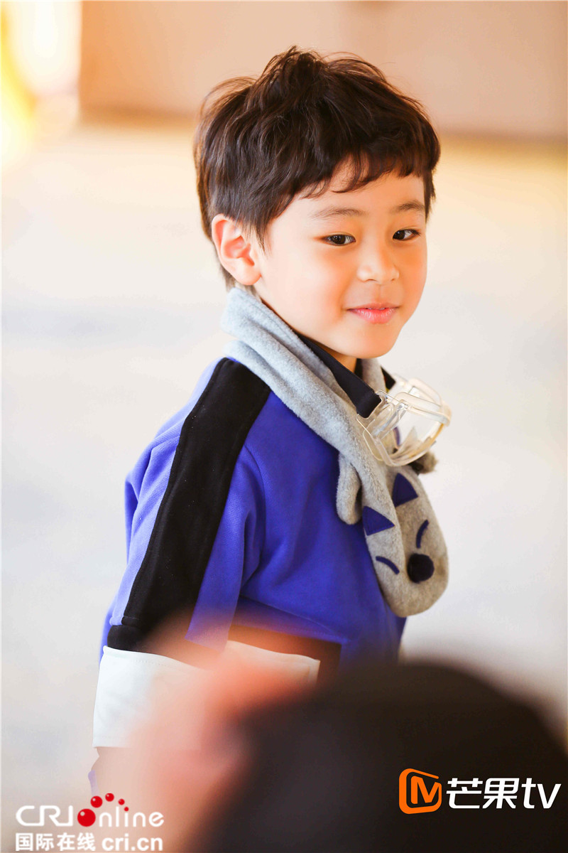 《爸爸4》最催泪一幕 庆庆《当你老了》唱哭爸