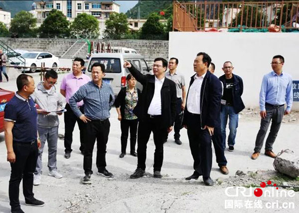 图片默认标题_fororder_检查组一行实地考察旧城改造建设情况3