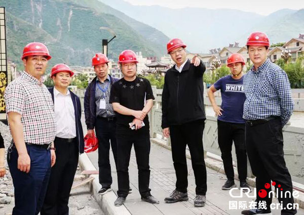 图片默认标题_fororder_检查组一行实地考察旧城改造建设情况2