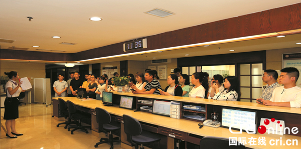 图片默认标题_fororder_四川上百家医院组队参观简阳市人民医院-马芳-摄影1
