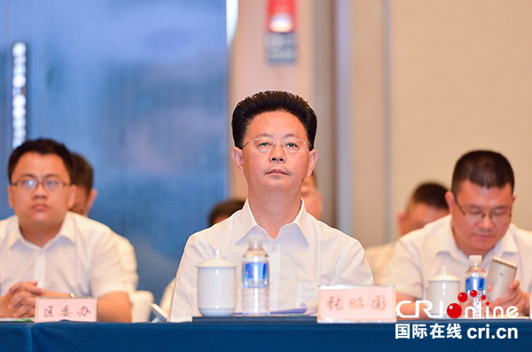 图片默认标题_fororder_3大安区委书记张昭国主持签约仪式（摄影-廖志全）