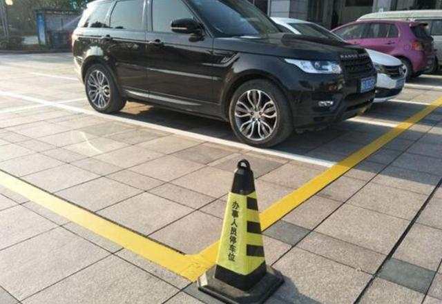 人民日报■价格实惠菜品多！多地政府食堂对外开放市民打卡“蹭饭