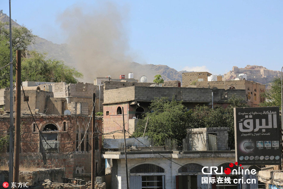 也门 人民抵抗组织 成员与胡塞武装在塔伊兹进