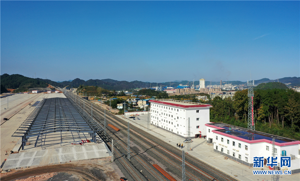 （要闻）航拍建设中的贵州瓮马铁路