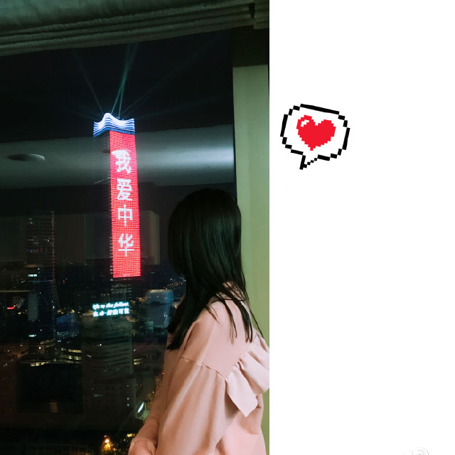 关晓彤爱上侧身照 扁身才是最新炫瘦方式(组图)