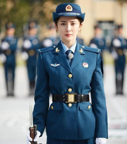 娱乐圈胸大腰细的女星不止杨幂一个人(图)