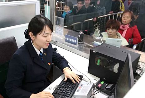 #人民铁道报#买火车票吗？她能为你秒算最短+最省钱路线！