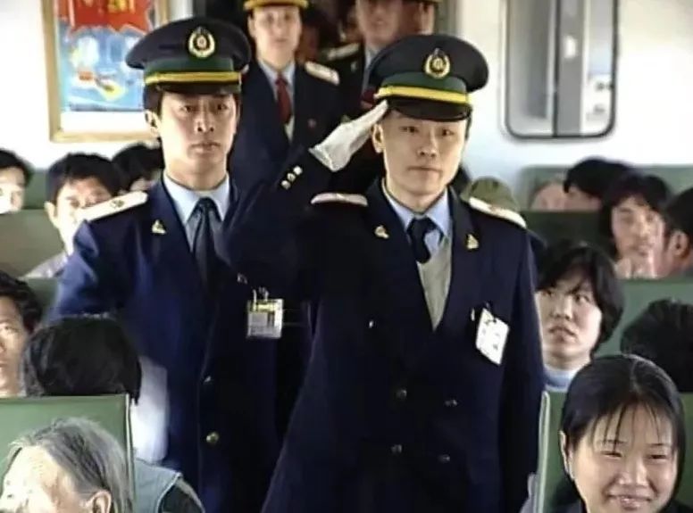 #人民铁道报#买火车票吗？她能为你秒算最短+最省钱路线！