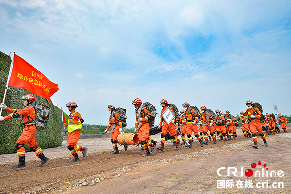 图片默认标题_fororder_4综合应急救援紧急出动（摄影-廖志全）