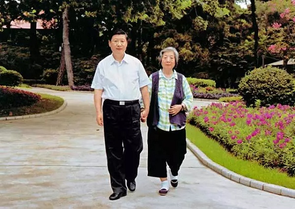 Xi Jinping dan Ibunya