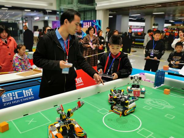 2019年河南省全球青少年机器人挑战赛在郑州举办