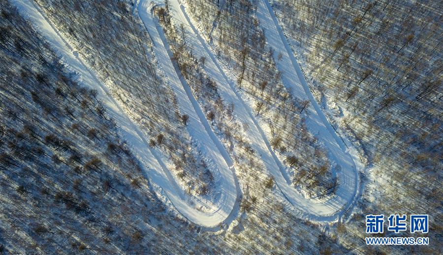 「新华网」阿尔山雪域树影