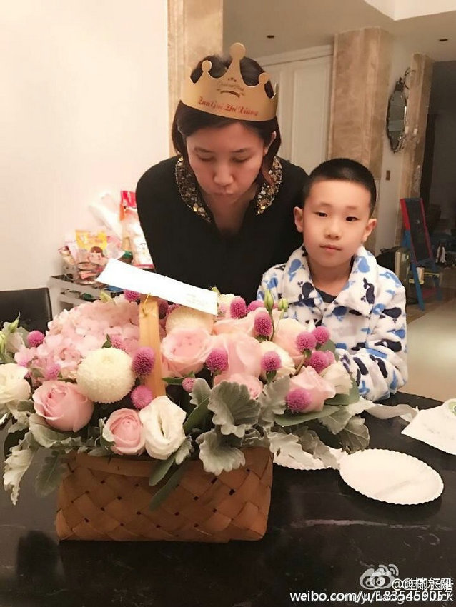 浪漫！林永健为妻子庆生 称爱妻“齐齐”
