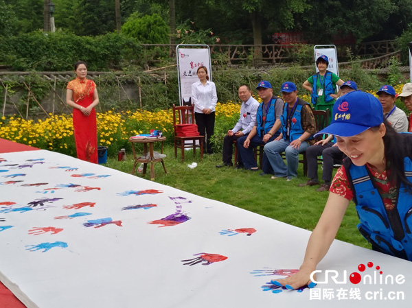 图片默认标题_fororder_画家按手印（签到）活动--摄影张勇