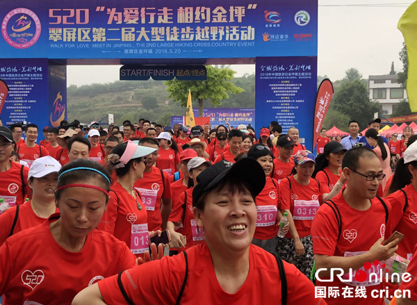 图片默认标题_fororder_参赛的徒步爱好者--（摄影-何芳）