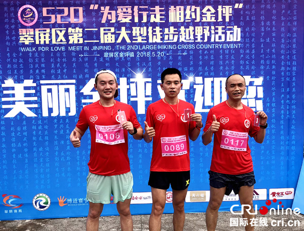 图片默认标题_fororder_徐亮（中）获得挑战竞赛组第一名（摄影-何芳）