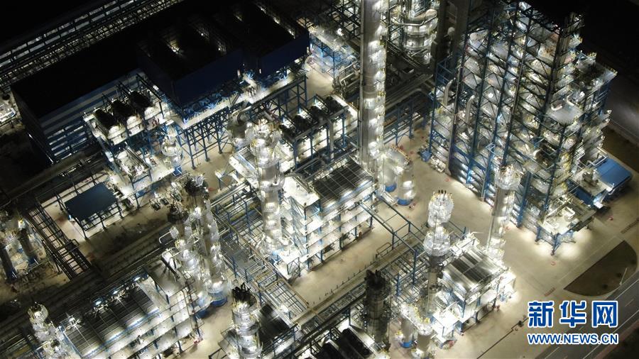 【新华网】璀璨的现代化工厂