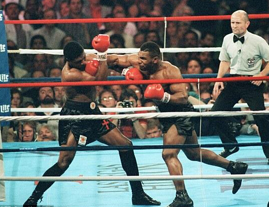 30年前泰森2分35秒一战成名 20岁成最年轻拳王