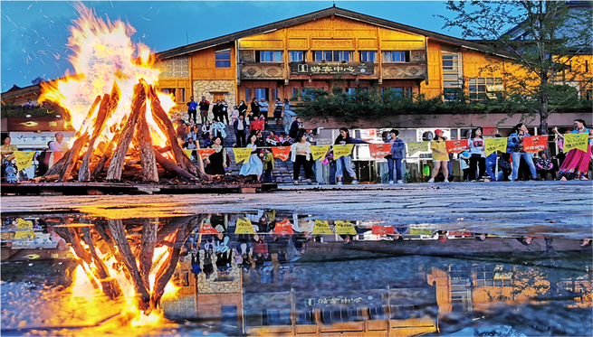 图片默认标题_fororder_6、篝火狂欢 供图 海螺沟景区