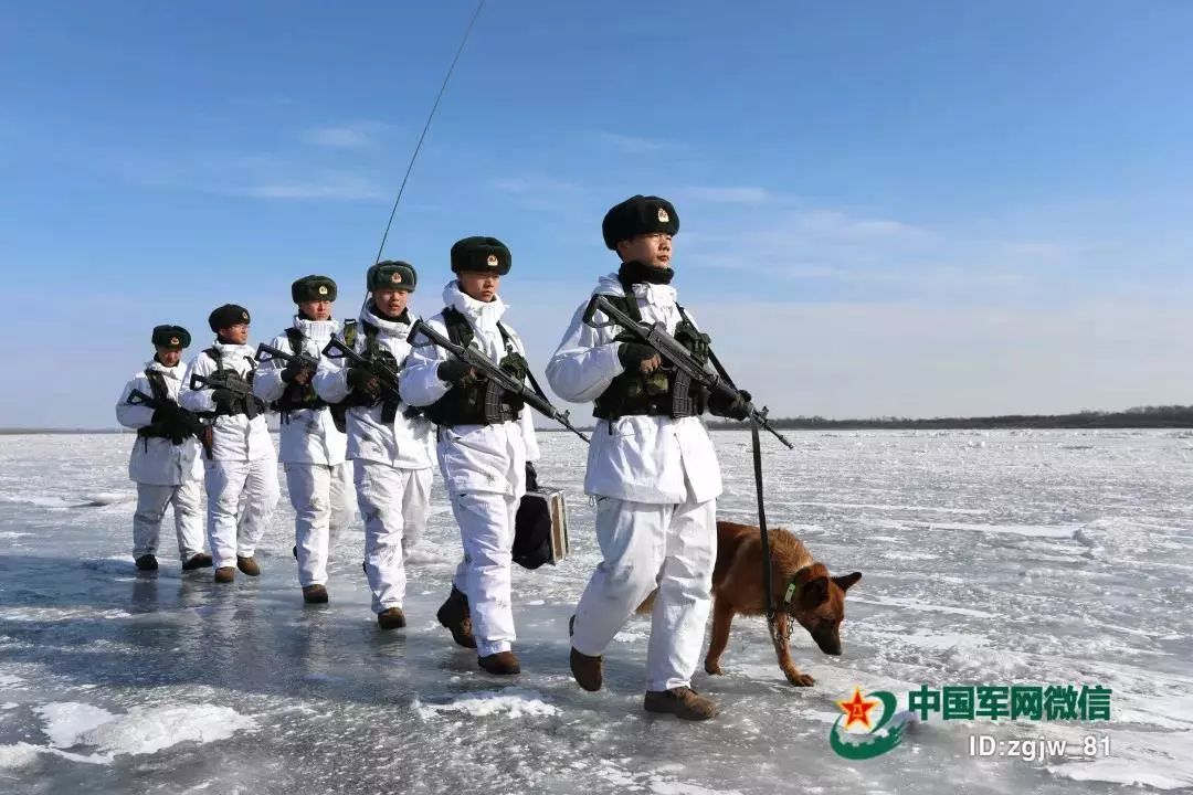 中国军网@他们不惧严寒的样子，帅炸了！