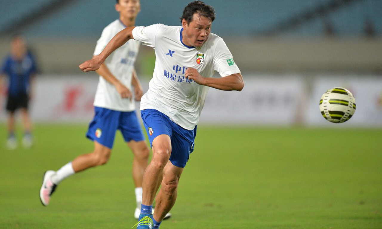 宝刀不老!范志毅年近五旬三婚娶美妻得千金[50]- 中国日报网