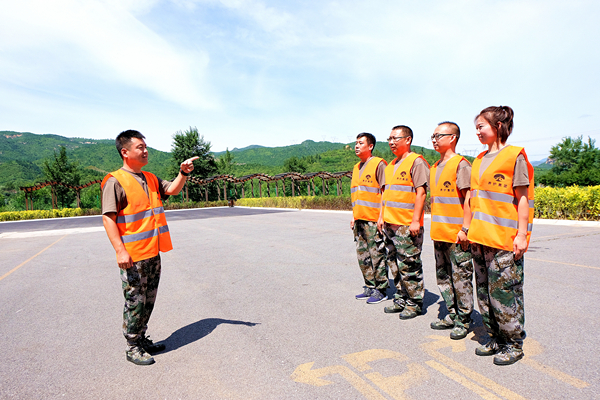 The “road maintenance army”in Tianchi Squad_fororder_4