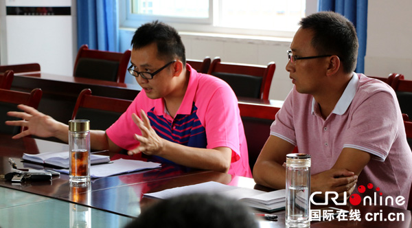 图片默认标题_fororder_课前研讨-陈国峰摄