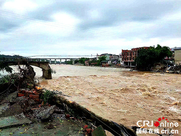 图片默认标题_fororder_水口镇水口一号桥被拦腰冲断（乐山应急办--供图）