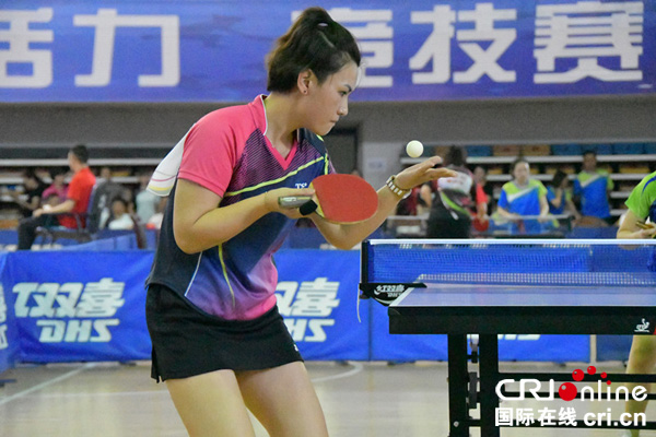 图片默认标题_fororder_宜宾县公安局魏亚玲斩获女单冠军（摄影-贺燕飞）