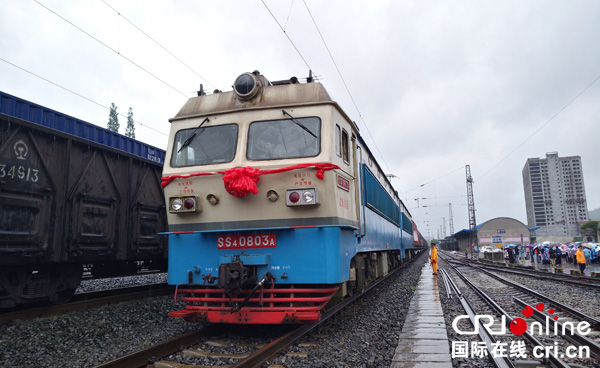 图片默认标题_fororder_宜宾—钦州的班列--摄影张勇