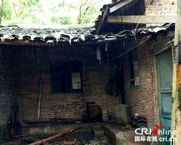 图片默认标题_fororder_暴雨中的危房--摄影-（雷玉兰）