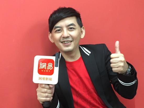 黄子佼揭秘金马：主持人在后台其实紧张到快吐