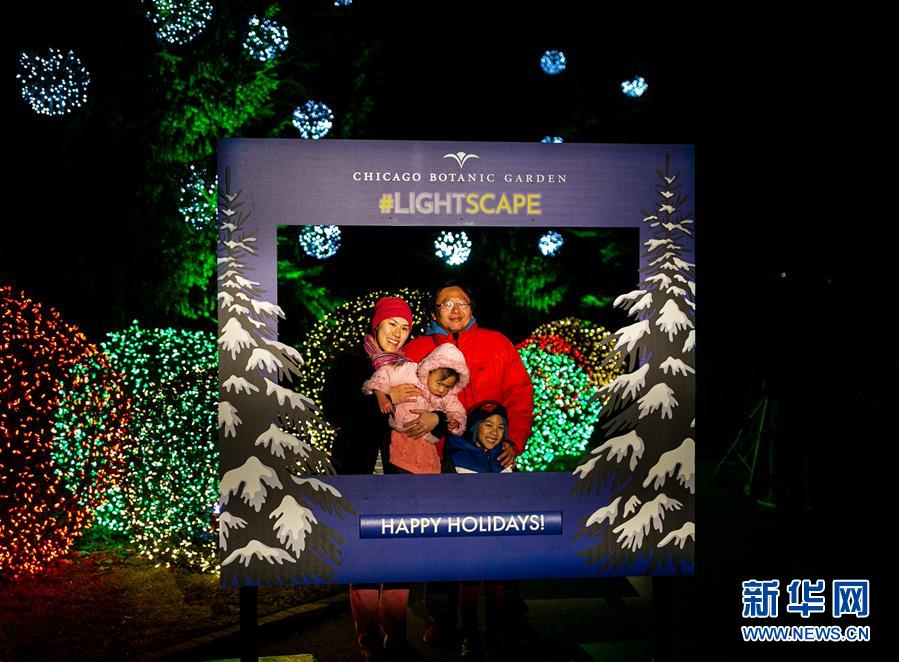 新华网：芝加哥举办节日灯光秀