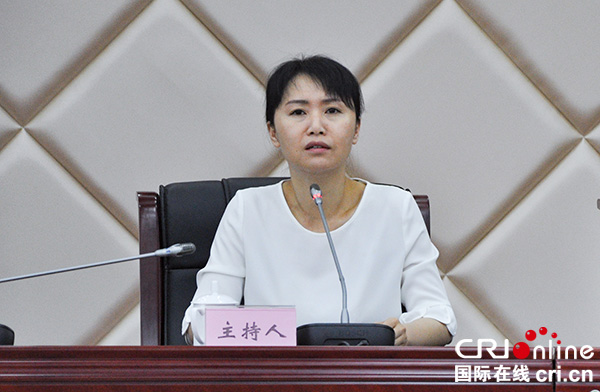 图片默认标题_fororder_1高新区党工委副书记、管委会主任单鑫主持会议（摄影-冯常英）