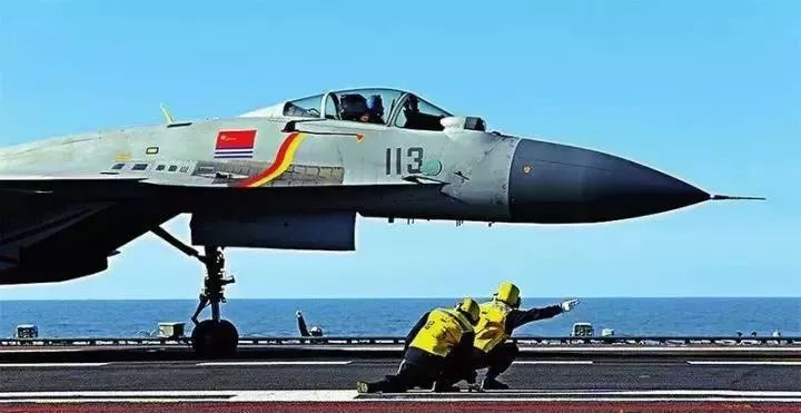 #解放军报#致敬罗阳！听到飞机的轰鸣声，他感觉心里特别踏实