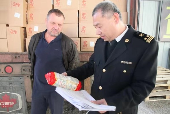 （标题+内容作了修改）【黑龙江】【供稿】绥芬河互市贸易区进口首批哈萨克斯坦糖果