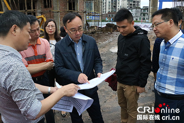 图片默认标题_fororder_文江镇蔬菜村易地扶贫搬迁集中安置点开展调研