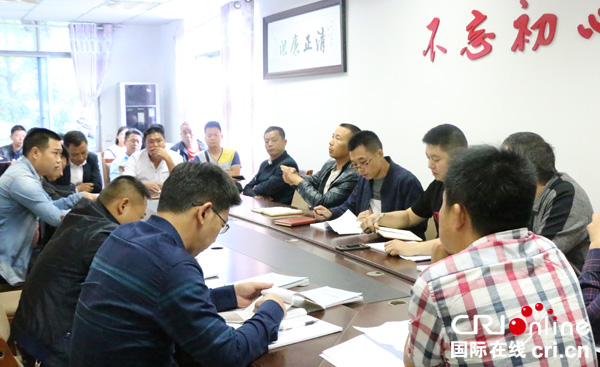 图片默认标题_fororder_讨论现场--摄影黎畅